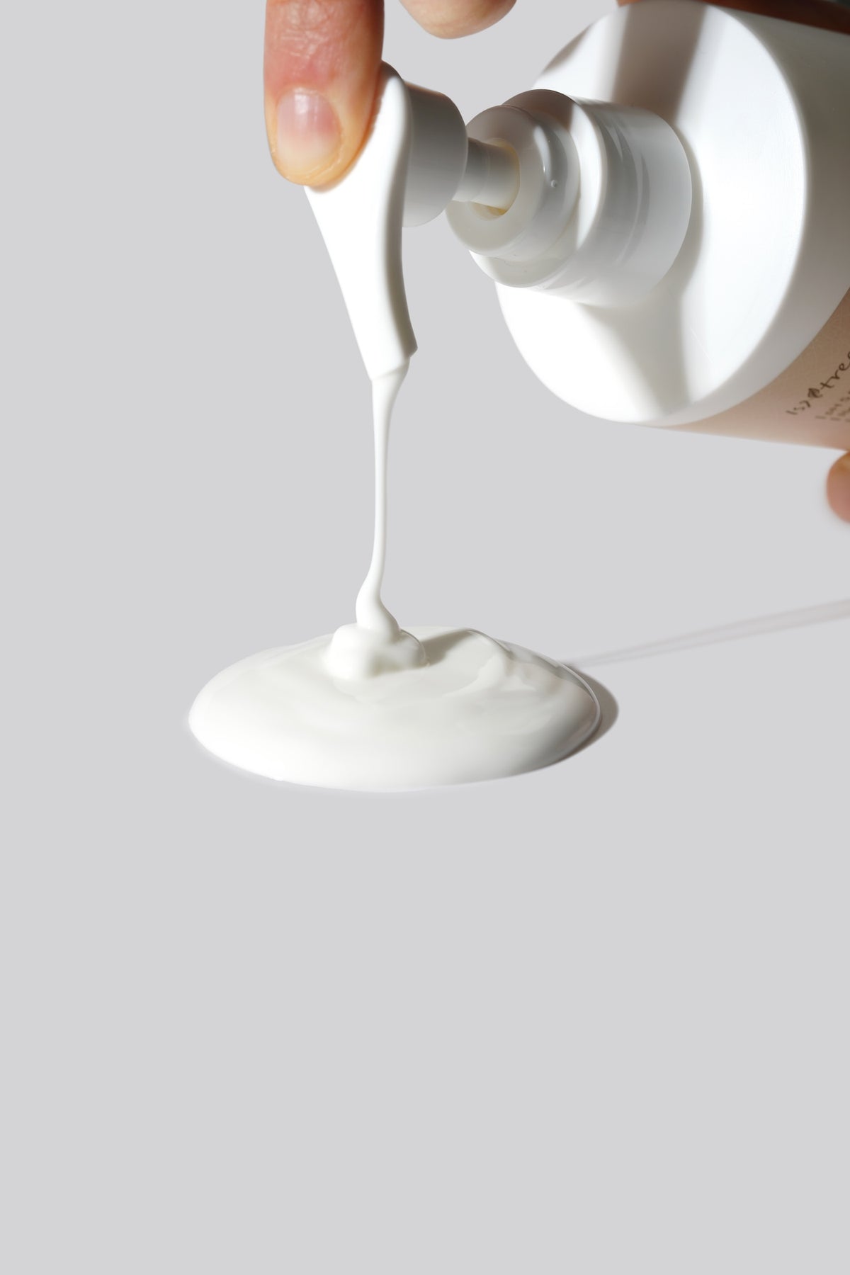 Isntree Yam Root Vegan Milk Cleanser 220ml