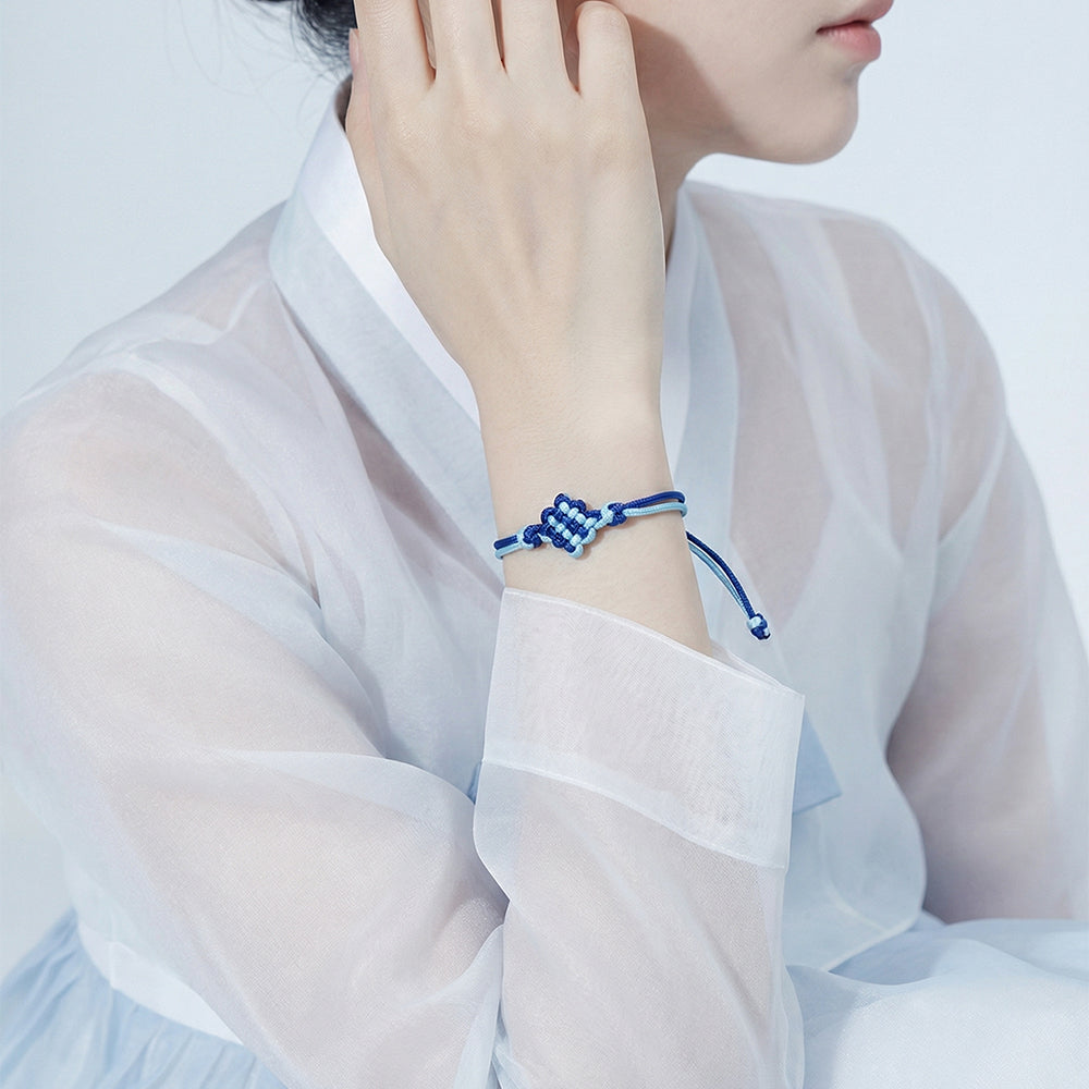 PyunkangYul Barrier Knot Bracelet